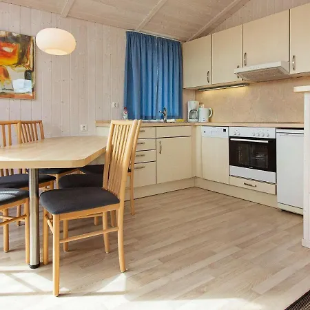 Σπίτι διακοπών Two-bedroom Holiday In 16
