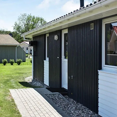 Two-bedroom Holiday In 16 *