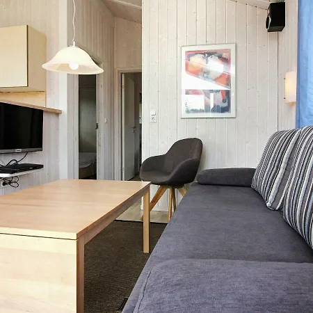 Two-bedroom Holiday In 16 *
