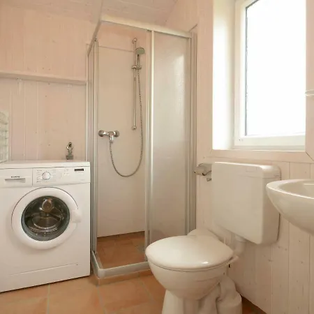 Two-bedroom Holiday In 16 *
